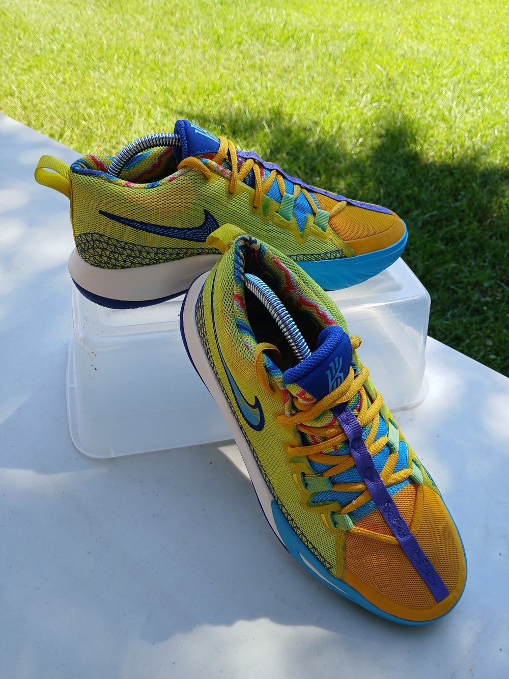 Nike Kyrie Flytrap VI Yellow SpongeBob DQ8094-700 (7Y)